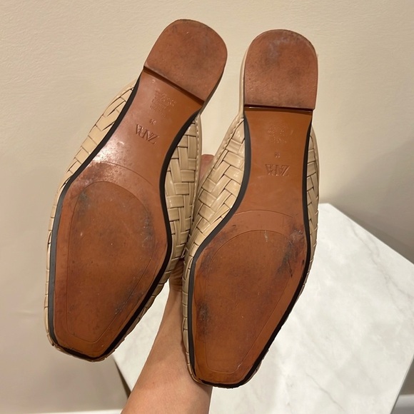 🔥Zara Tan Woven Leather Mules with Gold Hardware🔥 - Picture 4 of 4